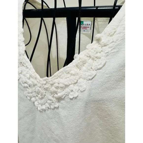 Cotton USA Women’s Small White V Neck Short Sleeve Top - Picture 6 of 6